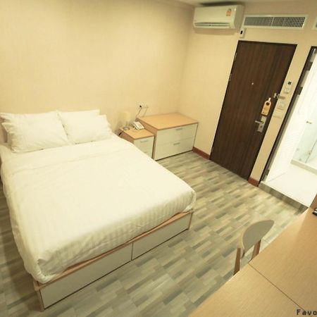 Favori Hostel Bangkok Surawong ภายนอก รูปภาพ